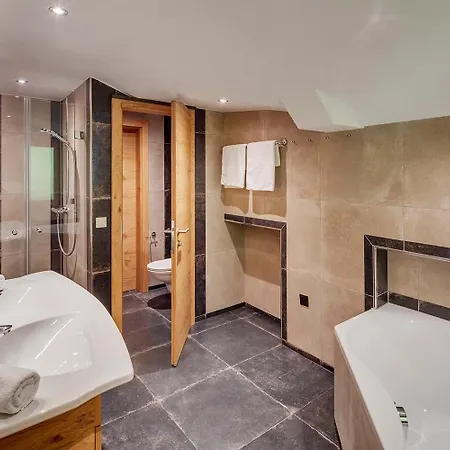 Talhof, Restaurant, Pool Und 公寓式酒店 奥伯劳