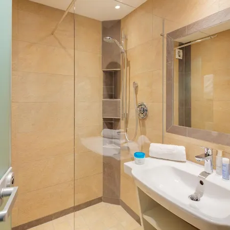 Talhof, Restaurant, Pool Und 公寓式酒店 4*