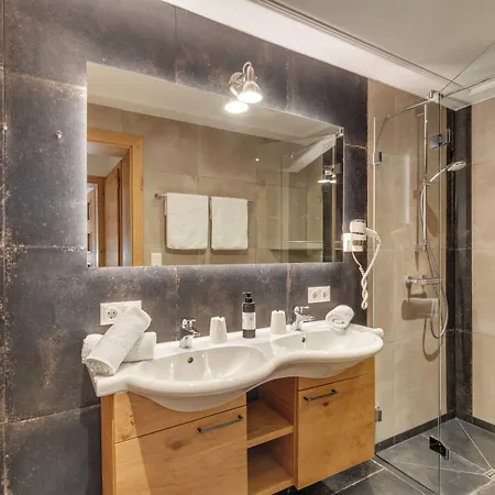 Talhof, Restaurant, Pool Und Hotel apartamentowy Oberau