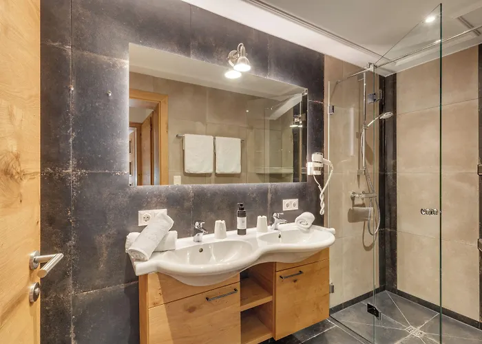 Talhof, Restaurant, Pool Und Aparthotel Oberau