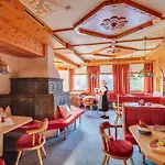 Talhof, Restaurant, Pool Und 아파트호텔 오버라우