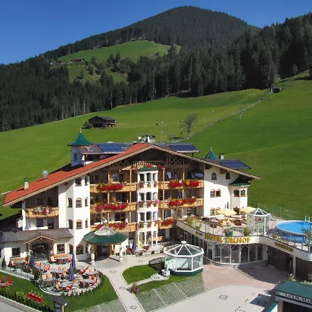 Talhof, Restaurant, Pool Und Apart Otel Oberau